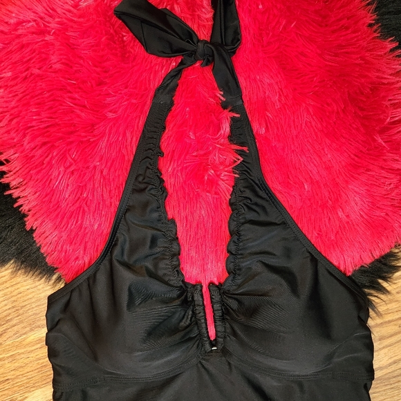 Black Bust Enhancer Halter Style Tankini Top Women's Size 14 (runs small) - Picture 3 of 8